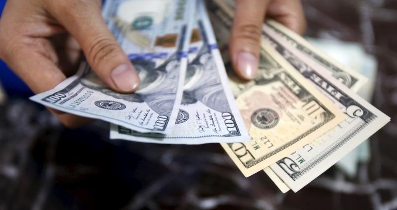 US Dollar Up, Major Currencies on Hold
